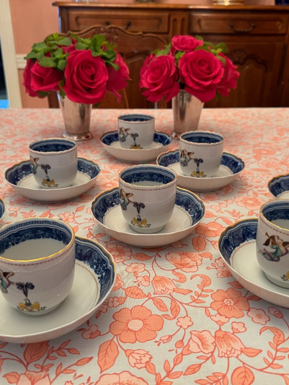 Eight Mottahedeh footed cups and saucers